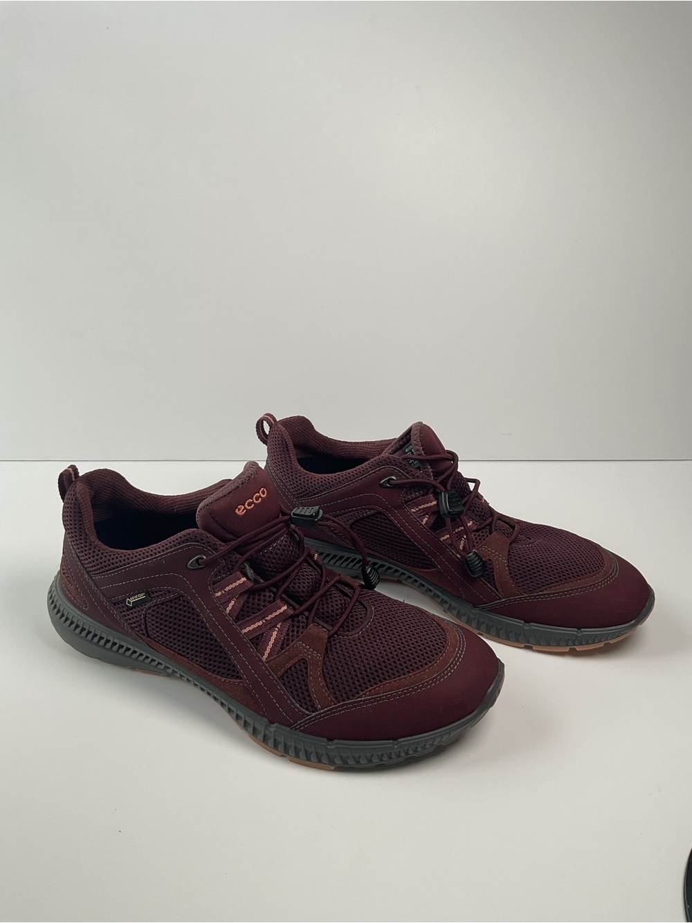 ECCO Burgundy Sneakers Women US 8 Gore-Tex Comfort Walking Shoes - Picture 3 of 10
